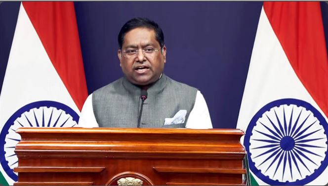 रूसी सेना में भारतीयों की भर्ती पर विदेश मंत्रालय सख्त, कहा – ‘यह प्रथा तुरंत समाप्त हो, नागरिक जोखिम से दूर रहें’ रूसी सेना में भारतीयों की भर्ती पर विदेश मंत्रालय सख्त, कहा – ‘यह प्रथा तुरंत समाप्त हो, नागरिक जोखिम से दूर रहें’