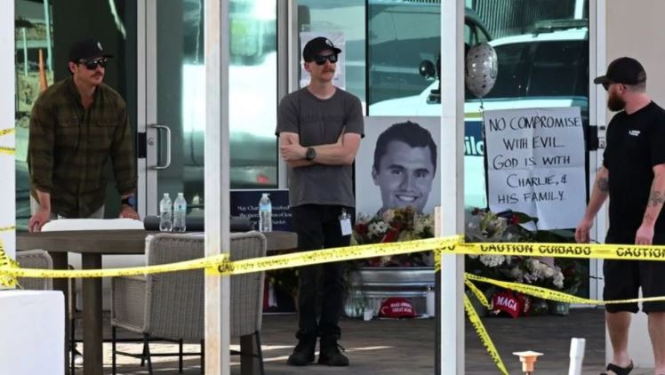 चार्ली किर्क की हत्या: ट्रंप का गुस्सा, ‘गुनहगारों को नहीं छोड़ेंगे’ चार्ली किर्क की हत्या: ट्रंप का गुस्सा, ‘गुनहगारों को नहीं छोड़ेंगे’