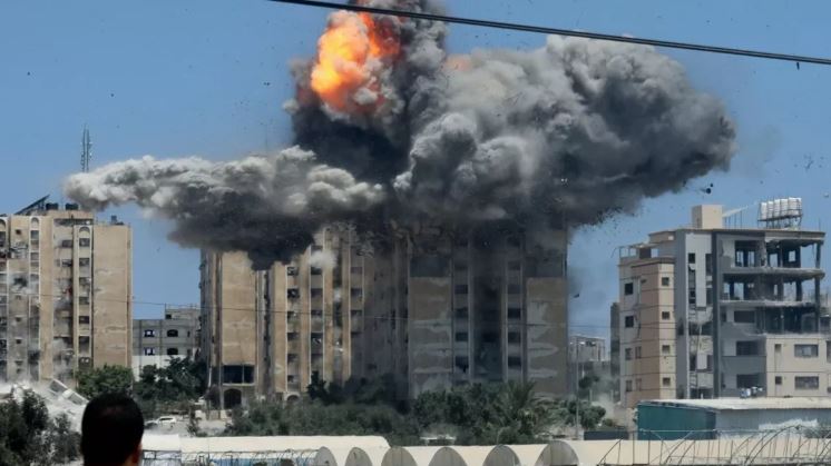 रूस-यूक्रेन युद्ध में भीषण escalation: 100 से अधिक ड्रोन और 150 बम दागे, अमेरिका देगा जेलेंस्की को हथियार