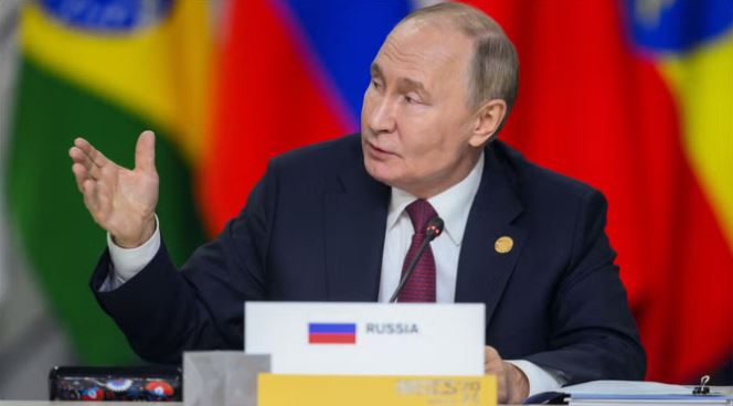 रूस-यूक्रेन युद्ध: ‘शांति समझौते से पहले किसी देश की फौज घुसी तो तबाही तय’ — पुतिन का सख्त रुख यूक्रेन संकट पर पश्चिमी हस्तक्षेप को लेकर चेतावनी, कहा- समझौते से पहले दखल हुआ तो नतीजे विनाशकारी होंगे रूस-यूक्रेन युद्ध: ‘शांति समझौते से पहले किसी देश की फौज घुसी तो तबाही तय’ — पुतिन का सख्त रुख यूक्रेन संकट पर पश्चिमी हस्तक्षेप को लेकर चेतावनी, कहा- समझौते से पहले दखल हुआ तो नतीजे विनाशकारी होंगे