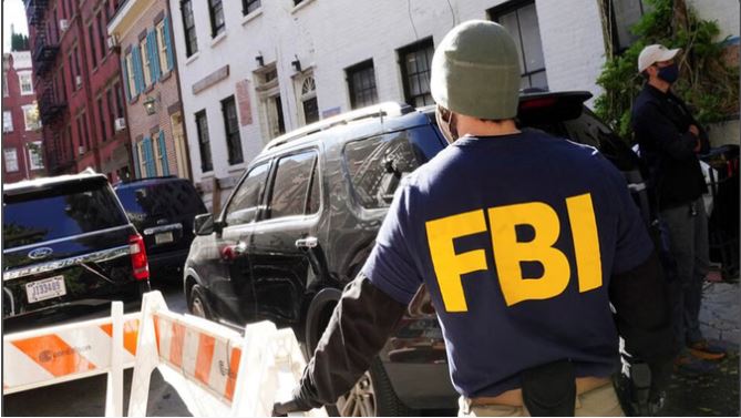 अमेरिका में बड़ा धमाका टला, न्यूज चैनल की गाड़ी के नीचे मिला विस्फोटक; दो संदिग्ध गिरफ्तार अमेरिका में बड़ा धमाका टला, न्यूज चैनल की गाड़ी के नीचे मिला विस्फोटक; दो संदिग्ध गिरफ्तार