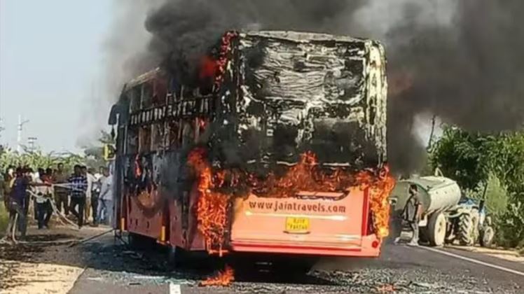 जैसलमेर में चलती बस में आग से 20 यात्रियों की दर्दनाक मौत, कई झुलसे