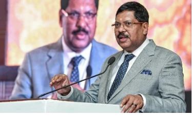 सुप्रीम कोर्ट में हंगामा: चीफ जस्टिस गवई पर जूता उछालने की कोशिश करने वाला वकील हिरासत में