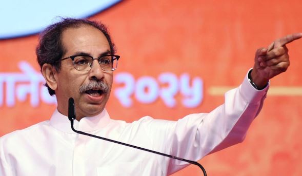 उद्धव ठाकरे ने फडणवीस को बताया कमजोर नेता, भाजपा सरकार पर लगाया भ्रष्टाचार रोकने में नाकाम रहने का आरोप