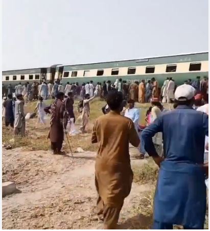 बलूच विद्रोहियों ने फिर बनाया जाफर एक्सप्रेस को निशाना, विस्फोट के बाद कई डिब्बे पटरी से उतरे