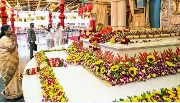 राष्ट्रपति मुर्मू ने सत्य साईं बाबा को “सेवा मार्ग” पर चलने की प्रेरणा बताया