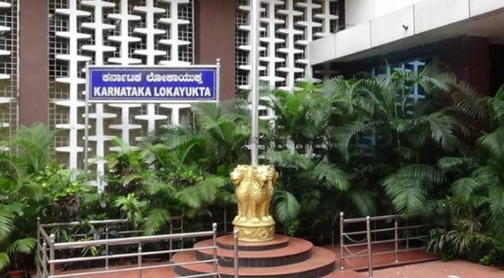 कर्नाटक में अफसरों पर लोकायुक्त की छापेमारी