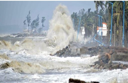 चक्रवात ‘सेंयार’ और बंगाल की खाड़ी में बने दबाव से दक्षिण भारत में संकट गहराया