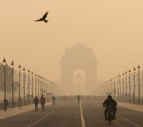 दिल्ली की हवा में सुधार: 2024 की तुलना में घटा पीएम2.5 और पीएम10 का स्तर, पराली जलाने की घटनाएं भी कम