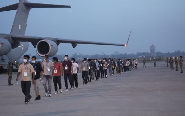 म्यांमार के स्कैम सेंटरों से रिहा 125 भारतीय नागरिक थाईलैंड से भारत लौटे