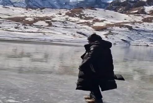 आदि कैलाश क्षेत्र में कड़कड़ाती ठंड, पार्वती और गौरी कुंड का पानी जमा