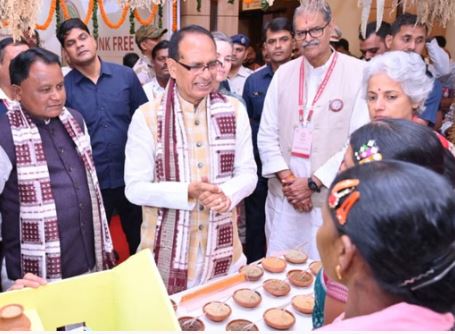 कृषि मंत्रालय में खुलेगा ‘मिलेट कैफे’, ओडिशा का ‘श्री अन्न मॉडल’ बनेगा पूरे देश के लिए उदाहरण देशभर में मोटे अनाज को बढ़ावा देने की तैयारी, किसानों और उपभोक्ताओं दोनों को मिलेगा लाभ