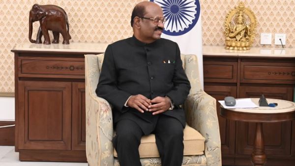 बंगाल में राजनीतिक टकराव चरम पर: टीएमसी सांसद ने राज्यपाल के खिलाफ थाने में शिकायत दर्ज कराई