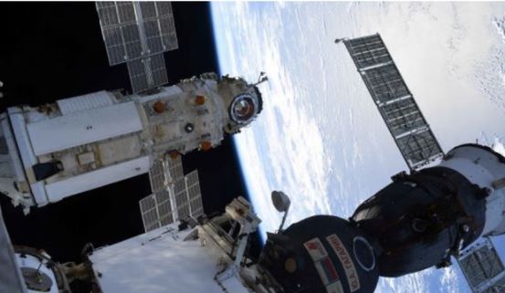 सोयूज रॉकेट से नासा और रूस के अंतरिक्ष यात्रियों की सफल लॉन्चिंग