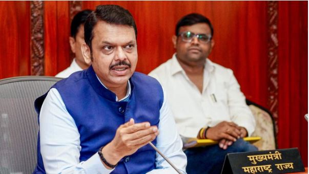 महाराष्ट्र सिर्फ आधार कार्ड से बने जन्म प्रमाण पत्र होंगे रद्द