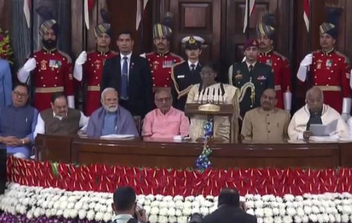 संसद में संविधान दिवस समारोह, राष्ट्रपति के नेतृत्व में हुआ संविधान की प्रस्तावना का पाठ