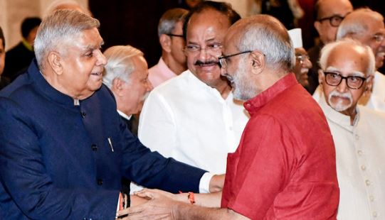 उपराष्ट्रपति सीपी राधाकृष्णन से मिले जगदीप धनखड़; शपथ ग्रहण के बाद पहली बार औपचारिक मुलाकात