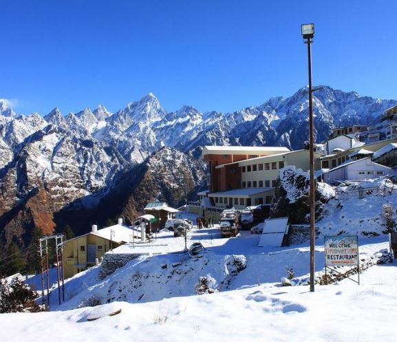 क्रिसमस और नए साल के लिए औली में GMVN की बुकिंग फुल, पर्यटक मौसम का भी ले रहे अपडेट