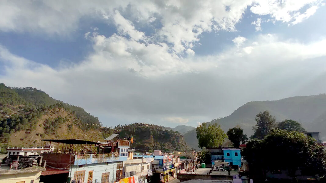 पहाड़ों में छाए रहेंगे आंशिक बादल, तापमान में उछाल आने के हैं आसार