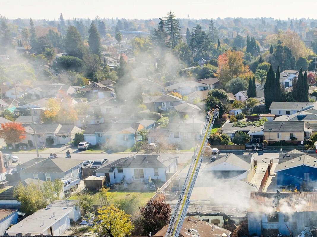कैलिफोर्निया में जोरदार धमाका, गैस पाइपलाइन फटते ही उड़ा घर; 6 लोग घायल