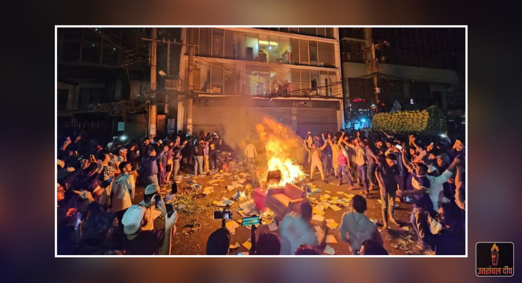 बांग्लादेश में अराजकता: दंगाइयों ने मीडिया हाउसों को बनाया निशाना, 27 साल में पहली बार नहीं छपा ‘प्रोथोम आलो’