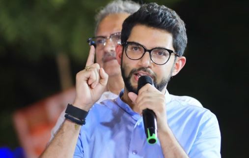 आदित्य ठाकरे का दावा— सहयोगी पार्टी के 22 विधायक फडणवीस के संपर्क में