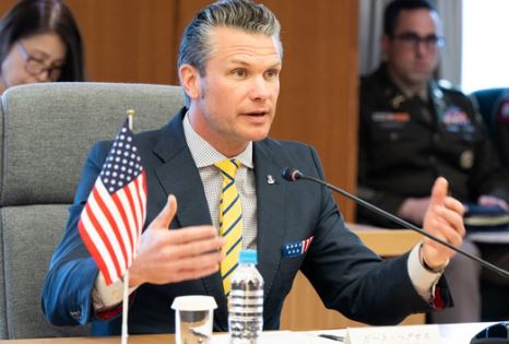 निजी फोन पर गोपनीय सैन्य जानकारी साझा कर फंसे अमेरिकी रक्षा मंत्री हेगसेथ, पेंटागन की रिपोर्ट में बड़ा खुलासा