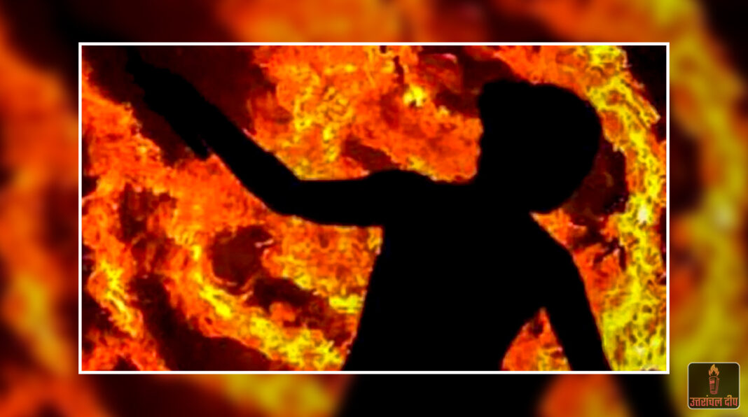 हैदराबाद में दरिंदगी: हैवान बने पति ने बच्चों के सामने पत्नी को पेट्रोल डालकर जिंदा जलाया, बचाने आई मासूम बेटी को भी आग में झोंका