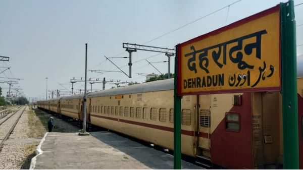 देहरादून: 70 लोको पायलट 48 घंटे के सामूहिक उपवास पर