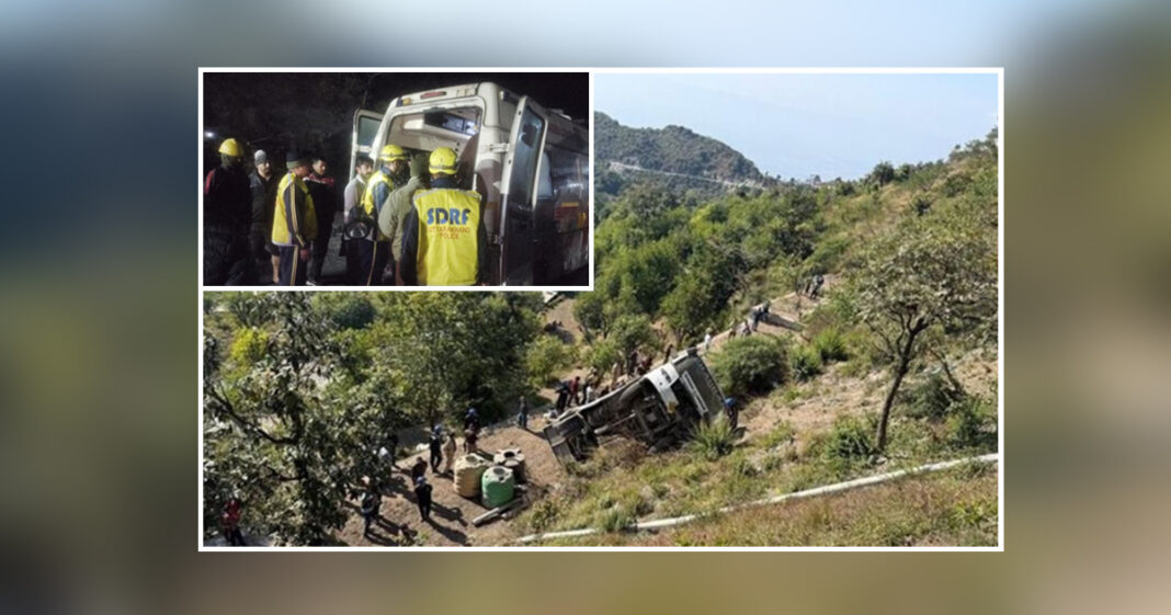 टिहरी के ब्यासी में बड़ा सड़क हादसा, थार वाहन 70 मीटर खाई में गिरा; SDRF ने 5 लोगों को किया रेस्क्यू