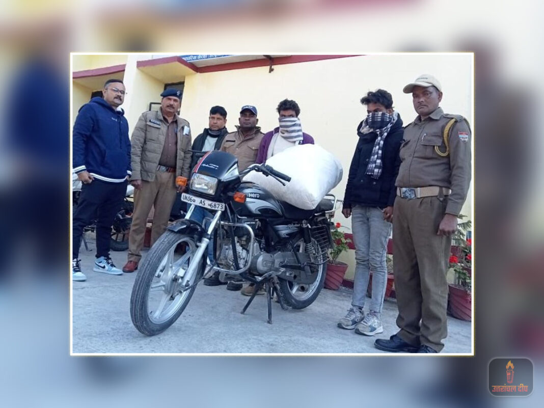 सल्ट पुलिस की बड़ी कार्रवाई, तीन तस्कर गिरफ्तार