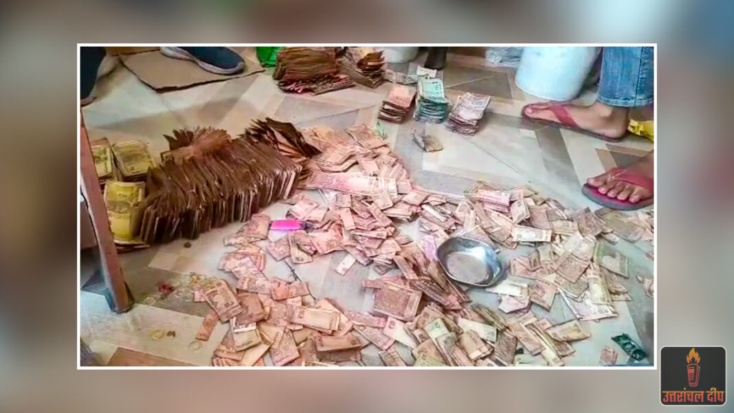 सड़क दुर्घटना में मृत भिखारी ने छोड़ी करोड़ों की विरासत: कंटेनर से मिले 45 लाख नकद और विदेशी मुद्रा, अब वारिस की तलाश