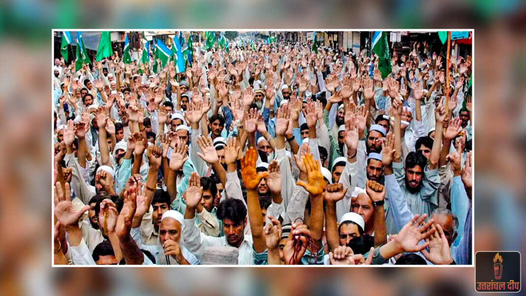 पतन की कगार पर पाकिस्तान: साल 2025 रहा तबाही भरा, विशेषज्ञों ने दी ‘अस्तित्व के संकट’ की चेतावनी