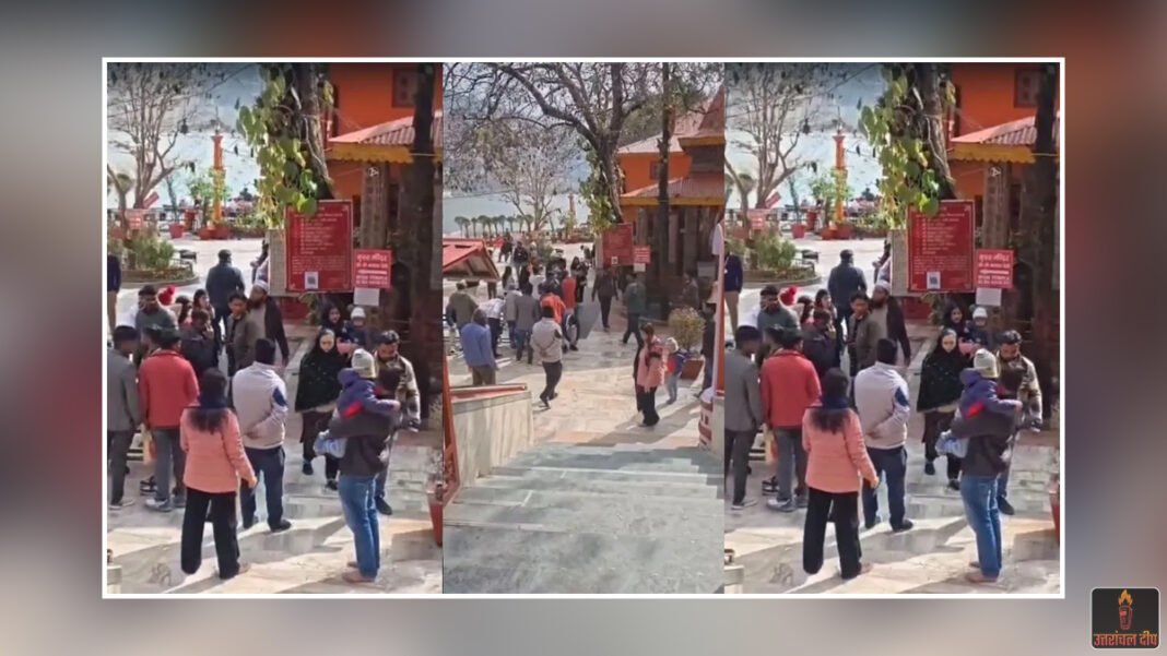 नैनीताल के नयना देवी मंदिर में धार्मिक भावनाओं से खिलवाड़: जूते पहनकर बाहर निकले गैर-हिंदू युवक