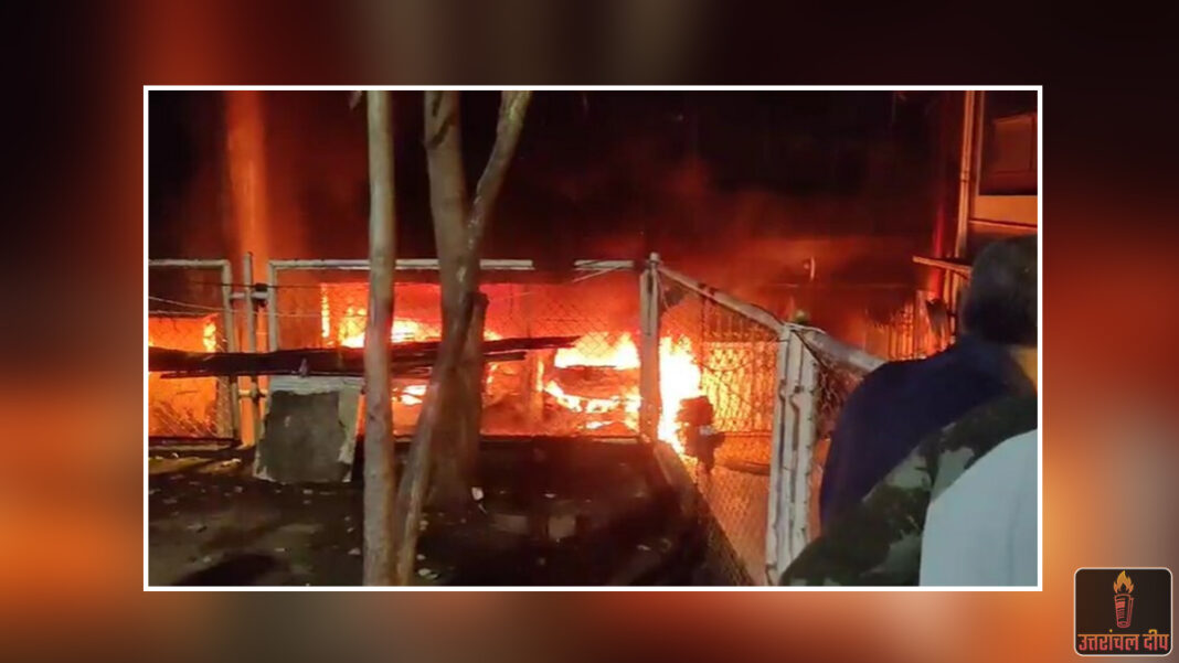 मुंबई के गोरेगांव में दर्दनाक हादसा: फ्लैट में लगी भीषण आग, दम घुटने से महिला समेत तीन लोगों की मौत
