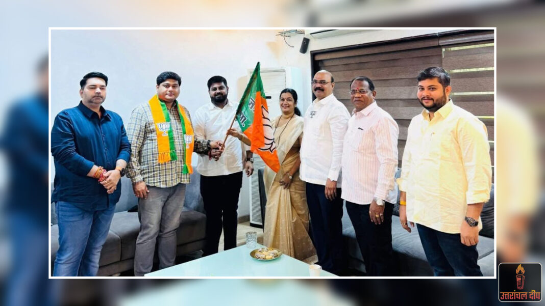 महाराष्ट्र में कांग्रेस को बड़ा झटका: बीएमसी चुनाव से पहले 12 पार्षदों ने थामा भाजपा का दामन