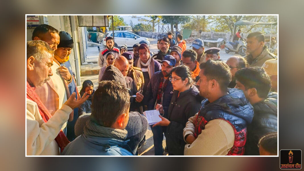 अल्मोड़ा: भिकियासैंण अस्पताल में नवजात की मौत के बाद भारी हंगामा; परिजनों ने डॉक्टरों पर लगाया लापरवाही का आरोप, निष्पक्ष जांच की मांग