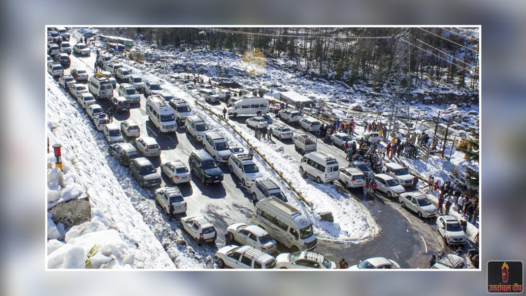 उत्तर भारत में आसमानी ‘आफत’: हिमाचल में 535 सड़कें ठप, मनाली-शिमला में लगा मीलों लंबा जाम; श्रीनगर में विमान सेवाएं बाधित