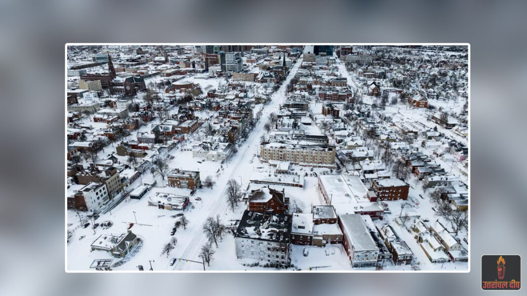 अमेरिका में कुदरत का ‘सफेद’ कहर: बर्फीले तूफान से 5 लाख घरों की बत्ती गुल, हजारों उड़ानें रद्द; 153 साल के इतिहास में पहली बार नहीं छपा अखबार