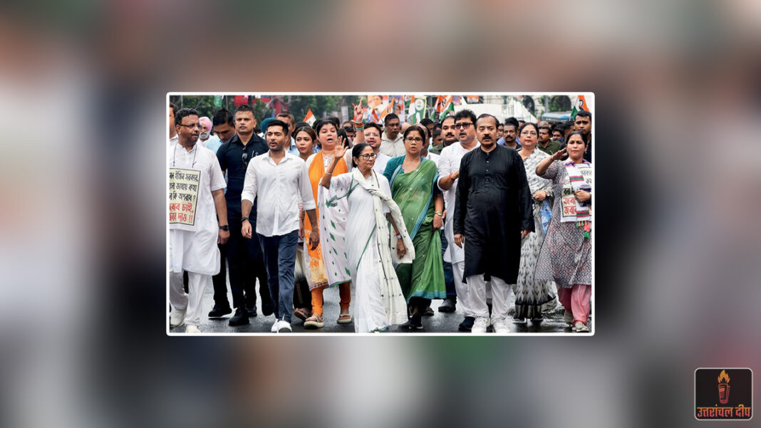 पश्चिम बंगाल विधानसभा चुनाव 2026: उत्तर बंगाल में भाजपा के ‘अभेद्य दुर्ग’ में सेंध लगाने की तैयारी में तृणमूल; आदिवासी समाज को साधने की पुरजोर कोशिश पश्चिम बंगाल विधानसभा चुनाव 2026: उत्तर बंगाल में भाजपा के ‘अभेद्य दुर्ग’ में सेंध लगाने की तैयारी में तृणमूल; आदिवासी समाज को साधने की पुरजोर कोशिश