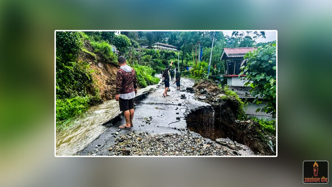 सिक्किम में कुदरत का कहर: भारी बारिश और भूस्खलन से थमी रफ्तार; चुंगथांग में 200 पर्यटक फंसे, रास्तों पर मलबे का कब्जा सिक्किम में कुदरत का कहर: भारी बारिश और भूस्खलन से थमी रफ्तार; चुंगथांग में 200 पर्यटक फंसे, रास्तों पर मलबे का कब्जा