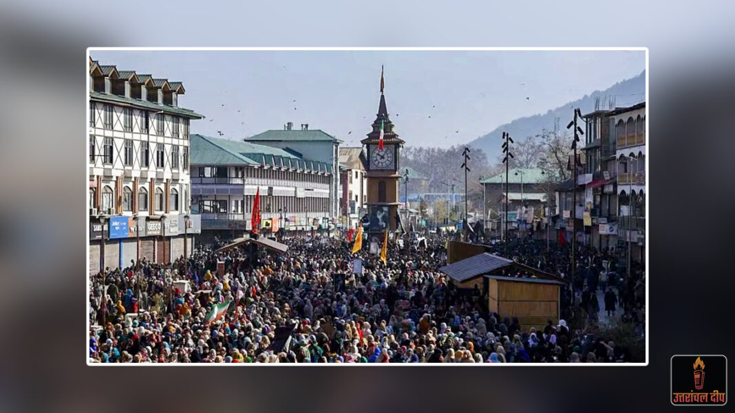 खामेनेई की हत्या से देशभर में उबाल: सड़कों पर उतरा शिया समुदाय; काली पट्टी बांधकर जताया विरोध, ‘अमेरिका-इजरायल विरोधी’ नारों से गूंजा आसमान