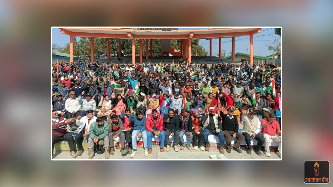 पिथौरागढ़: पर्यावरण बटालियन शिफ्ट करने के फैसले के खिलाफ फूटा आक्रोश; सड़कों पर उतरे पूर्व सैनिकों के परिजन