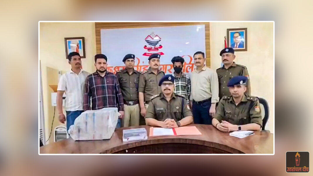 रुद्रपुर: पुलिस की बड़ी कार्रवाई, कार सवार युवक 6000 नशीले कैप्सूल और नकदी के साथ गिरफ्तार