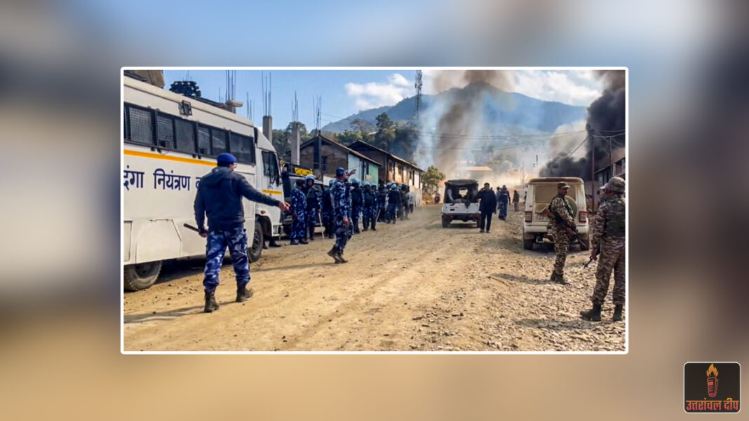 मणिपुर में फिर भड़की हिंसा: कुकी उग्रवादियों ने सेना की चौकी पर की अंधाधुंध फायरिंग; आधे घंटे तक चली आमने-सामने की मुठभेड़ मणिपुर में फिर भड़की हिंसा: कुकी उग्रवादियों ने सेना की चौकी पर की अंधाधुंध फायरिंग; आधे घंटे तक चली आमने-सामने की मुठभेड़