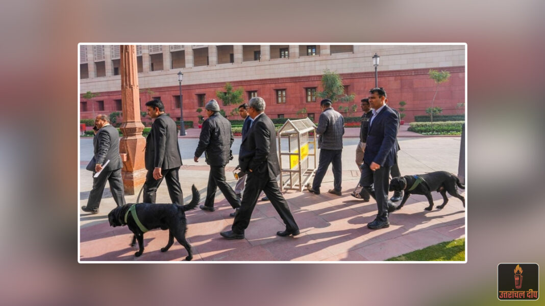 संसद परिसर में सुरक्षा सायरन की गूंज: गेट पर बूम बैरियर गिरने से मचा हड़कंप; कुछ देर के लिए थम गई वाहनों की एंट्री संसद परिसर में सुरक्षा सायरन की गूंज: गेट पर बूम बैरियर गिरने से मचा हड़कंप; कुछ देर के लिए थम गई वाहनों की एंट्री