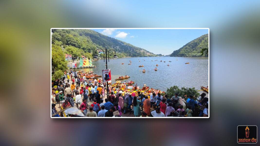 नैनीताल में उमड़ा पर्यटकों का सैलाब: होटल और पार्किंग फुल, रूसी बाइपास पर रोके गए वाहन नैनीताल में उमड़ा पर्यटकों का सैलाब: होटल और पार्किंग फुल, रूसी बाइपास पर रोके गए वाहन