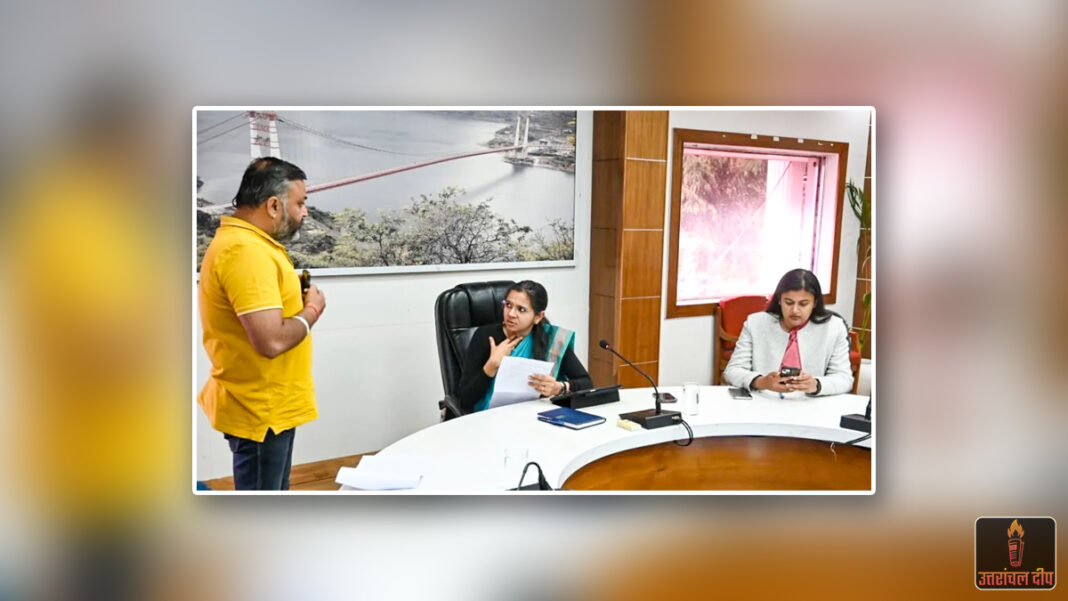 शादियों के कार्ड लेकर कलेक्ट्रेट पहुंचे ग्राम प्रधान: एलपीजी संकट से ‘मेन्यू’ में कटौती की नौबत; डीएम ने दिए समाधान के निर्देश शादियों के कार्ड लेकर कलेक्ट्रेट पहुंचे ग्राम प्रधान: एलपीजी संकट से ‘मेन्यू’ में कटौती की नौबत; डीएम ने दिए समाधान के निर्देश