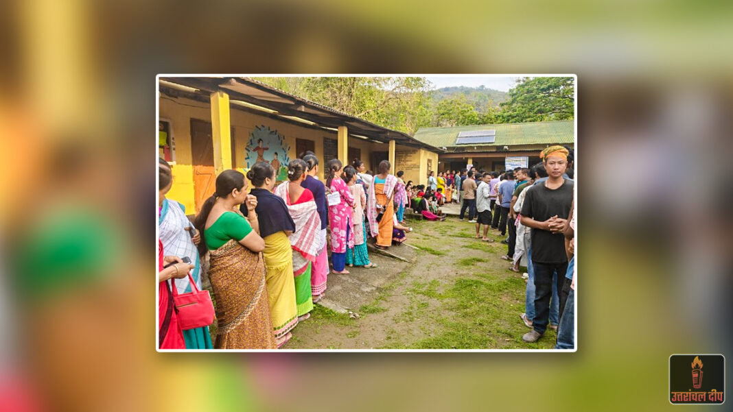 लोकतंत्र का महापर्व: असम, केरल और पुदुचेरी में मतदान जारी; शुरुआती घंटों में असम में भारी उत्साह, दिग्गजों ने भी डाला वोट लोकतंत्र का महापर्व: असम, केरल और पुदुचेरी में मतदान जारी; शुरुआती घंटों में असम में भारी उत्साह, दिग्गजों ने भी डाला वोट