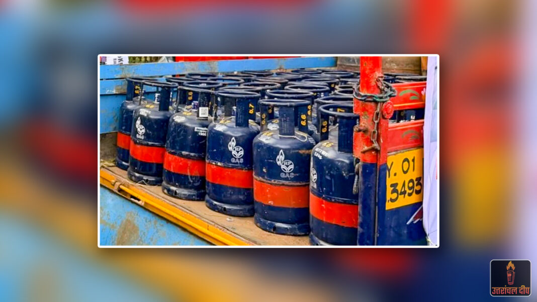 ईंधन संकट के बीच राहत की खबर: 5 किलो वाले LPG सिलिंडर की आपूर्ति में भारी उछाल; 13 लाख से अधिक की हुई बिक्री ईंधन संकट के बीच राहत की खबर: 5 किलो वाले LPG सिलिंडर की आपूर्ति में भारी उछाल; 13 लाख से अधिक की हुई बिक्री